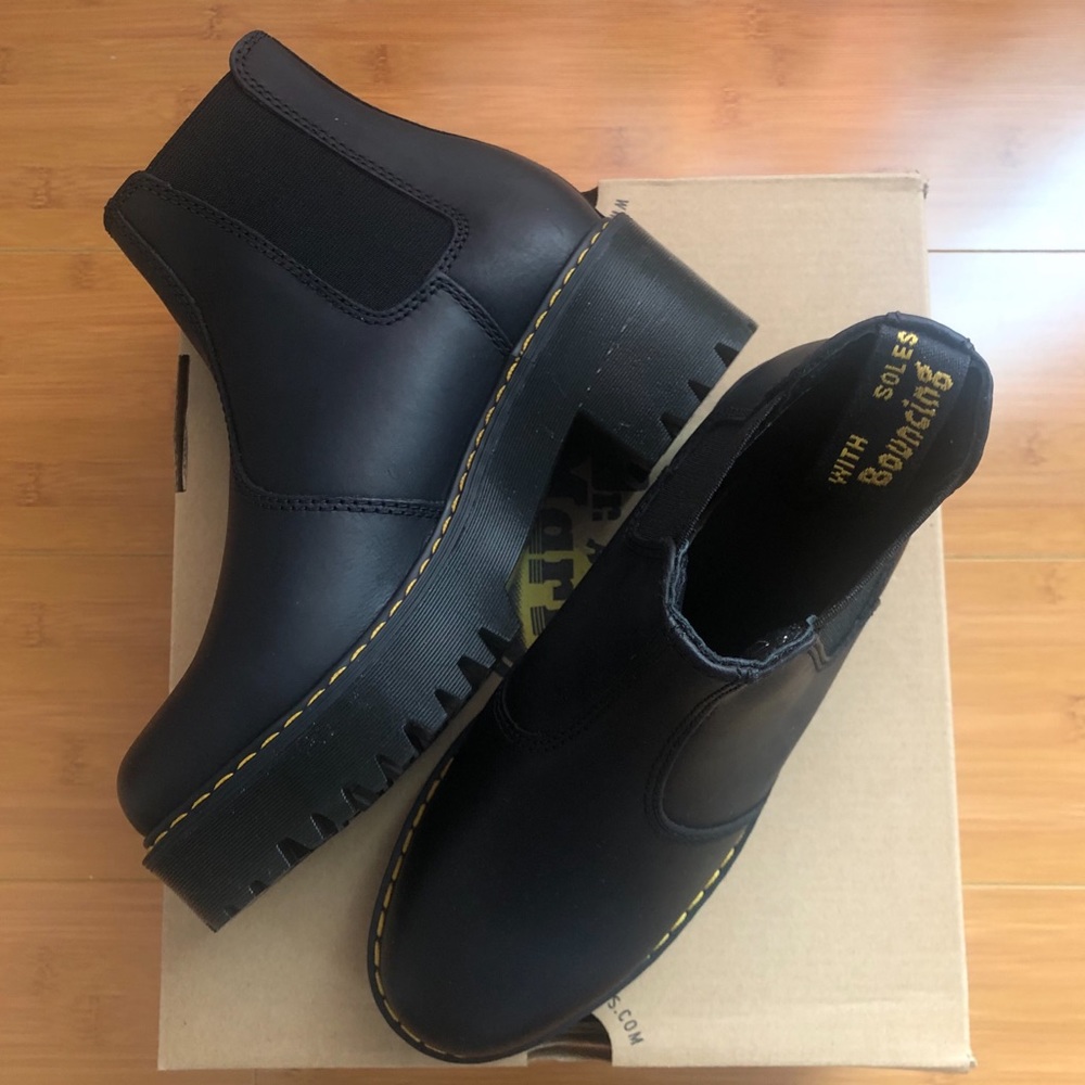 NEW Dr. Martens Rometty Boots - size 6